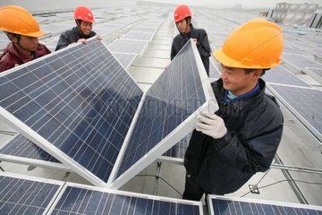 China  Solarenergie-Technik auf dem Dach des Technik- und Wissenschaftsmuseum in Taizhou  Jiangsu Provinz