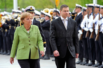 Merkel + Dombrovskis
