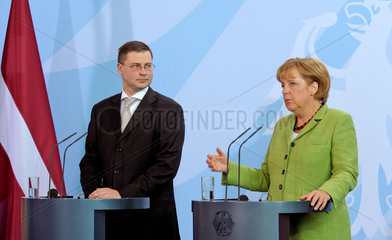 Dombrovskis + Merkel