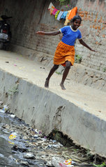 Kinder in den Slums von Neu-Delhi