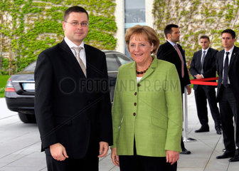 Dombrovskis + Merkel