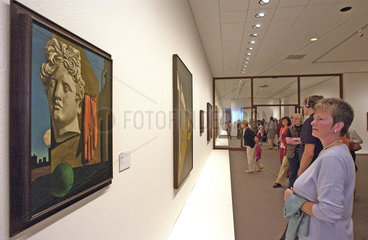 Besucher im MoMA in Berlin