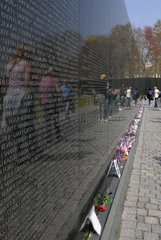 Vietnam Veterans Memorial  Washington D.C.  mit Touristen