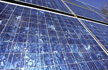 Solarmodule (Mover) der Berliner Firma Solon AG auf einer Versuchsflaeche in Berlin-Adlershof