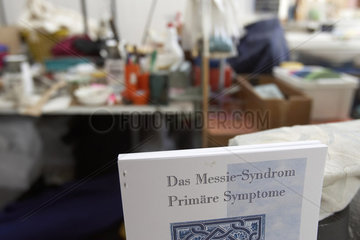 Zimmer einer Frau mit Messie-Syndrom