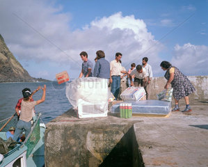 Azoren Verschiffung von Waren auf die Insel Corvo