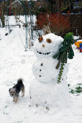 Schneemann mit Hund