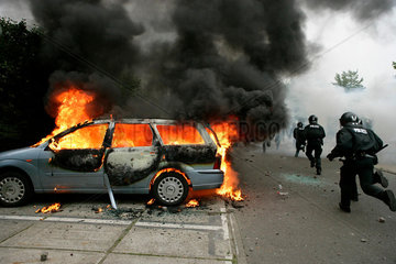 Demonstration gegen G8-Gipfel: Brennendes Auto