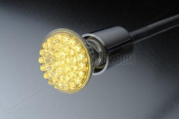 LED-Energiesparlampe mit Halter