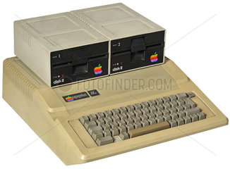 Apple IIe  Computer  1983