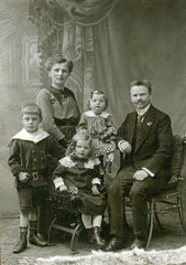 Familie  drei Kinder  1910