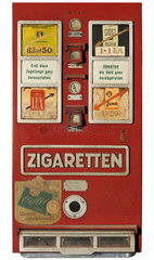 alter Zigarettenautomat  um 1954