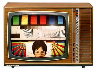 Testbild auf Fernsehschirm  frueher Farbfernseher  1968