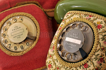 alte Telefone mit Textilhaube  1971