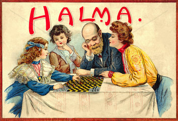 Familie beim Halma spielen  um 1905