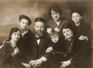 Portraet einer juedischen Familie  Zuerich 1910