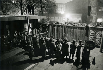 Sturm auf die Leipziger Stasizentrale  Dezember 1989