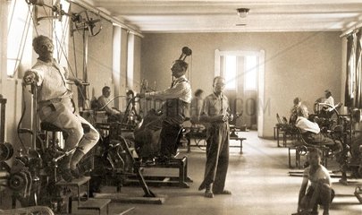 Fitnessstudio um 1923