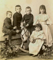 fuenf Geschwister  Kinderfoto  Stuttgart  um 1909