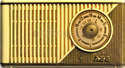 kleines Taschenradio  AEG Carina 61  1960