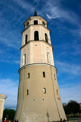 Litauen/Vilnius. Kirchturm der St.-Stanislaus-Kathedrale.