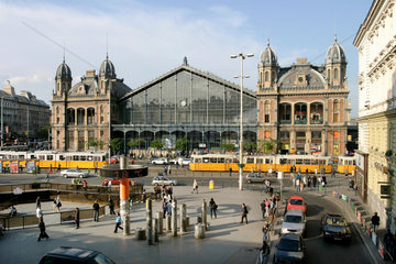 Der Westbahnhof von Budapest (Nyugati palyaudvar) wurde vom Pariser Architekturbuero von Gustave Eiffel geplant und 1877 fertig gestellt.
