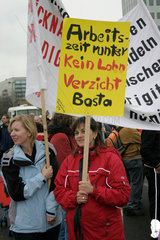 Berlin - Arbeitszeit runter. Kein Lohnverzicht. Demonstration gegen HARTZ IV.
