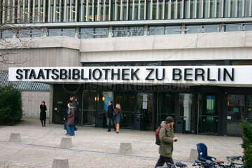 Berlin. Eingang der Staatsbibliothek