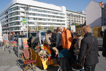 Checkpoint Charlie DDR Devotionalen