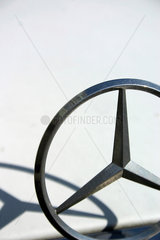 Nahaufnahme eine Mercedes-Benz Stern