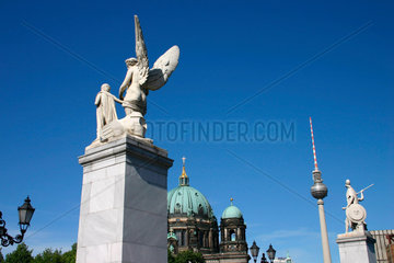 Berlin - Engel auf dem Schloss Bruecke
