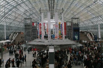 Messehalle waehrend der Buchmesse in Leipzig