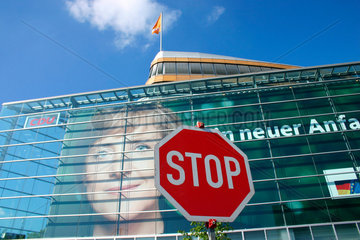 Stopschild vor der CDU Parteizentrale.