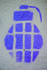 Handgranate street art