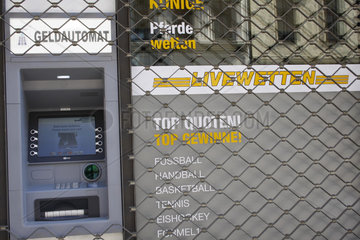 Wettbuero und Geldautomat