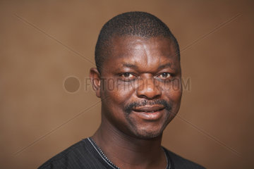 AKINOSHO  Alfred Oluwatoyin - Portrait des Schriftstellers