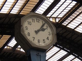 Bahnhofsuhr im Bahnhof Mailand (Italien)