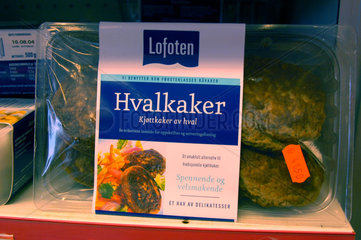 Walfleisch - Burger in einem Supermarkt auf den Lofoten  Norwegen.