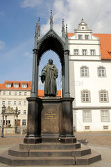 Philipp Melanchthon Statue auf dem Marktplatz von Wittenberg.