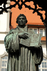 Martin Luther Statue auf dem Marktplatz von Wittenberg.