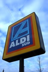 ALDI-Schild an Supermarkt.