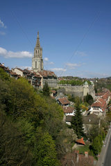 Blick auf die Altstadt von Bern mit dem Muenster.