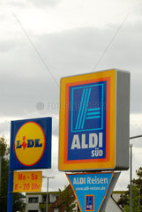 Die beiden Discounter Aldi und Lidl buhlen oft am gleichen Standort um Kunden.