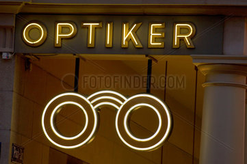 Optiker - Neon - Schild in Zuerich  Schweiz.