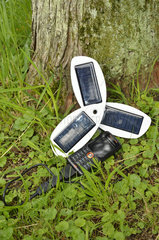 Ein Solarladegraet fuer Handies und MP3-Player etc.