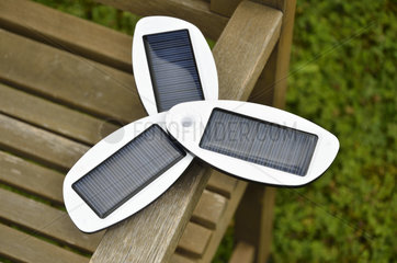 Ein Solarladegeraet fuer Handies und MP3-Player etc.
