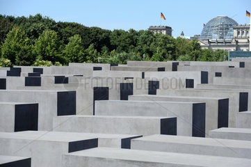 Das Denkmal fuer die ermordeten Juden Europas (Holocaust-Mahnmal)in Berlin.