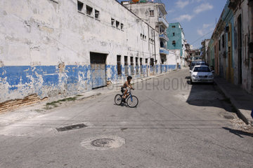 Kind im Havanna Centro