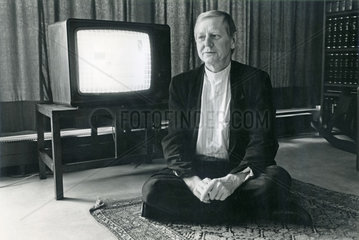 Hans Magnus Enzensberger  Nullmedium Fernsehen  1988