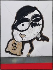 Draghi Graffiti im Schanzenviertel an der Hamburger Sparkasse Haspa   Gangster mit Pistole und Dollarzeichen